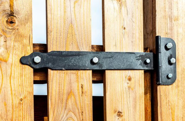 Gate Hinge Repair in Lilburn